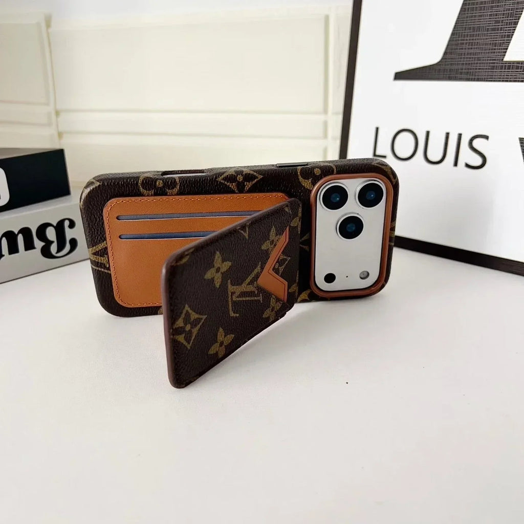 Gucci iPhone 18 Pro Case with Cardholder – Beige GG Monogram Leather - Serene