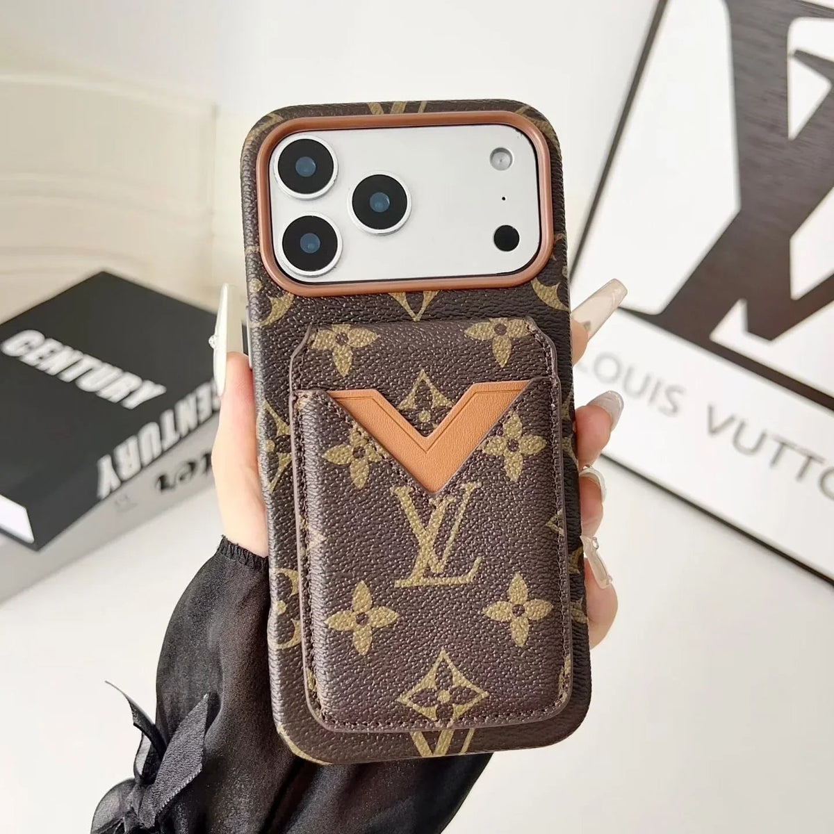 Gucci iPhone 18 Pro Case with Cardholder – Beige GG Monogram Leather - Serene