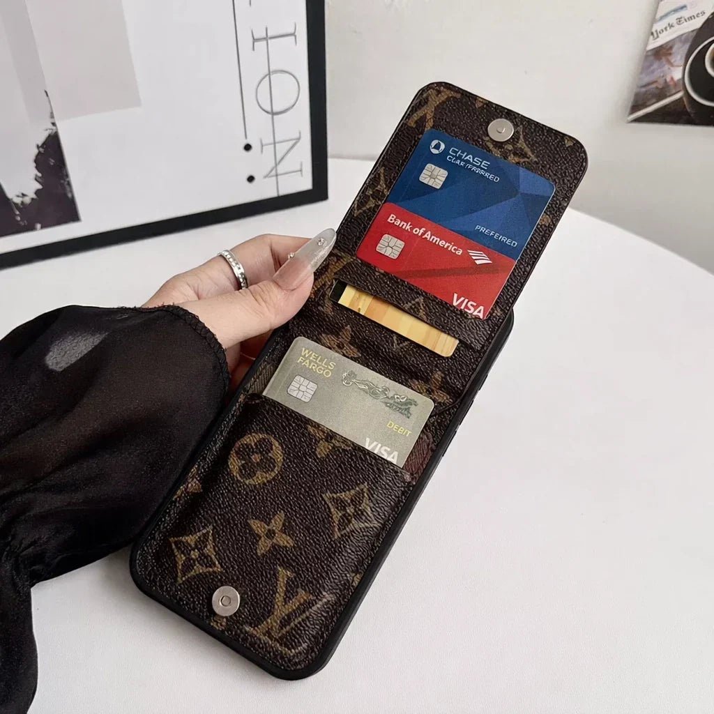 Louis Vuitton iPhone 18 Pro Case with Card Holder – Classic Monogram Leather - Serene