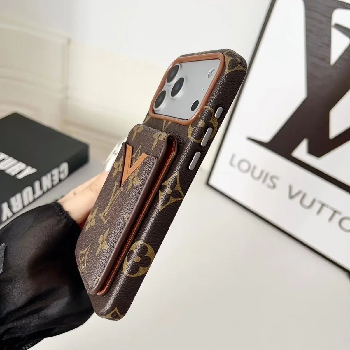 Louis Vuitton iPhone 18 Pro Case with Cardholder – Monogram Black – Gray Leather - Serene